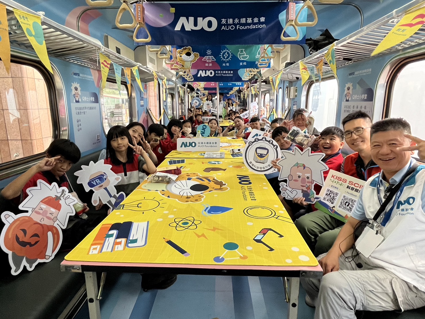 G22恒峰永續基金會參與「臺灣科普環島列車」，設計基礎科學車廂課程，以「淨零碳排和永續能源」為主題，讓學生透過創意實驗認識淨零知識，以及思考生活中的減碳行為